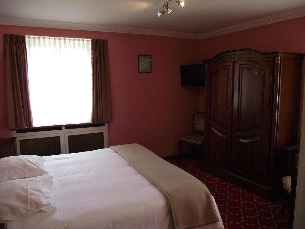 Hostellerie Au Cygne Wissembourg Rom bilde