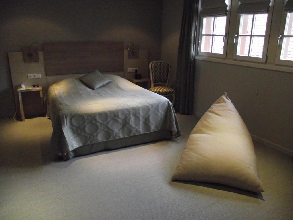 Hostellerie Au Cygne Wissembourg Rom bilde